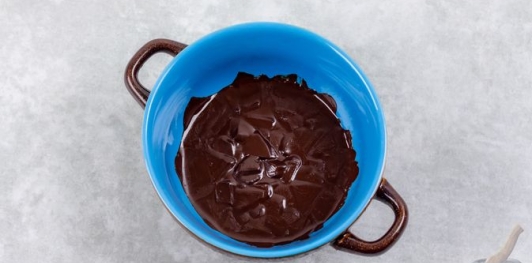 Фото приготовления рецепта: Шоколадный мусс на аквафабе - шаг №5