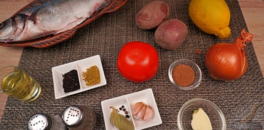 Фото приготовления рецепта: Сибас, запечённый на овощной подушке - шаг №1