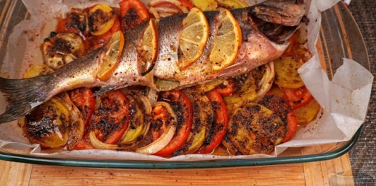 Фото приготовления рецепта: Сибас, запечённый на овощной подушке - шаг №19