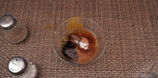 Фото приготовления рецепта: Сибас, запечённый на овощной подушке - шаг №10