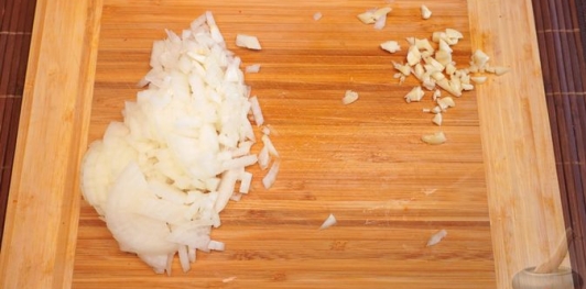 Фото приготовления рецепта: Суп из куриной печени с цветной капустой и сладким перцем - шаг №2