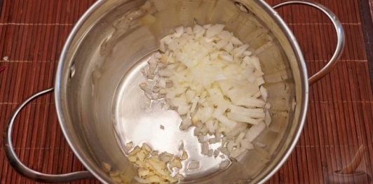 Фото приготовления рецепта: Суп из куриной печени с цветной капустой и сладким перцем - шаг №8