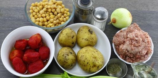 Фото приготовления рецепта: Суп с фаршем и нутом - шаг №1