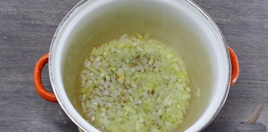 Фото приготовления рецепта: Суп с фаршем и нутом - шаг №3