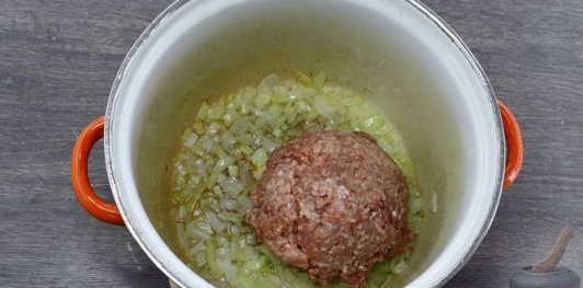 Фото приготовления рецепта: Суп с фаршем и нутом - шаг №4