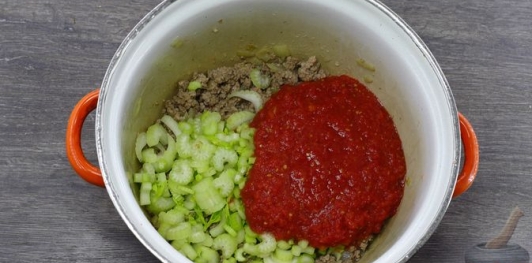 Фото приготовления рецепта: Суп с фаршем и нутом - шаг №8