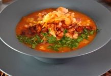 Суп с копчёной рулькой, квашеной капустой и фасолью