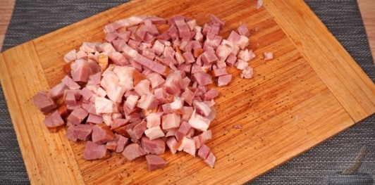 Фото приготовления рецепта: Суп с копчёной рулькой, квашеной капустой и фасолью - шаг №9