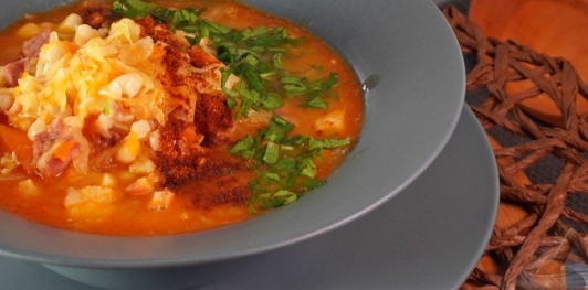 Фото приготовления рецепта: Суп с копчёной рулькой, квашеной капустой и фасолью - шаг №21