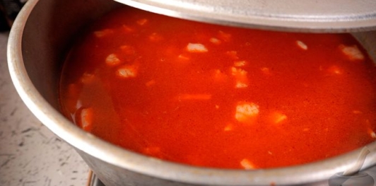 Фото приготовления рецепта: Суп с копчёной рулькой, квашеной капустой и фасолью - шаг №15