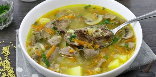 Фото приготовления рецепта: Суп с куриными потрошками, грибами и пшеном - шаг №31