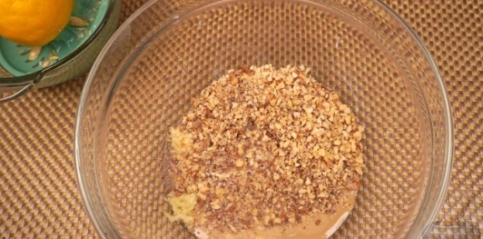 Фото приготовления рецепта: Свекольный крем-дип с тахини и грецкими орехами - шаг №9