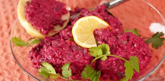 Фото приготовления рецепта: Свекольный крем-дип с тахини и грецкими орехами - шаг №18