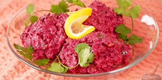 Фото приготовления рецепта: Свекольный крем-дип с тахини и грецкими орехами - шаг №19