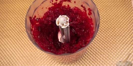 Фото приготовления рецепта: Свекольный крем-дип с тахини и грецкими орехами - шаг №14