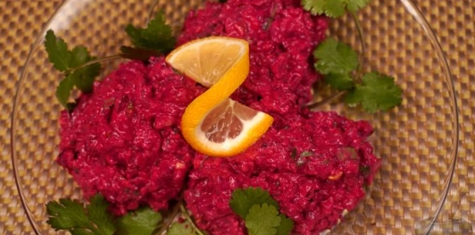 Фото приготовления рецепта: Свекольный крем-дип с тахини и грецкими орехами - шаг №17