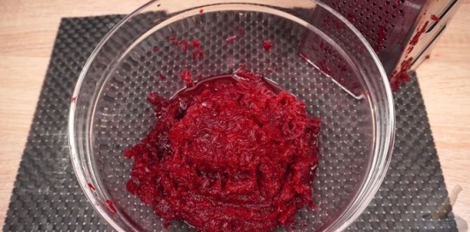 Фото приготовления рецепта: Свёкла с вишнями - шаг №7