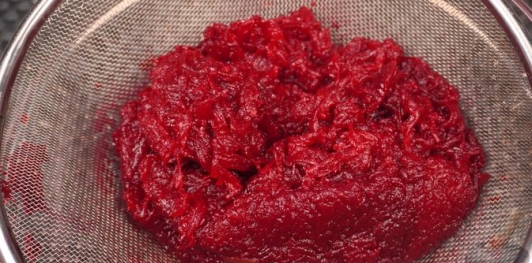 Фото приготовления рецепта: Свёкла с вишнями - шаг №8