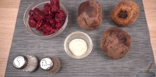 Фото приготовления рецепта: Свёкла с вишнями - шаг №1