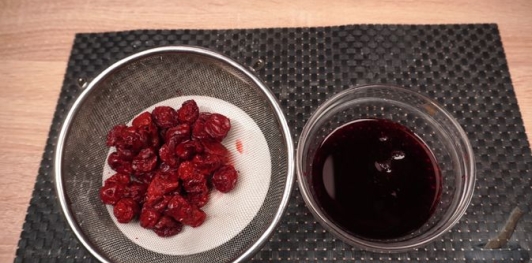 Фото приготовления рецепта: Свёкла с вишнями - шаг №4