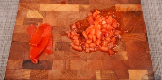 Фото приготовления рецепта: Тархоня с помидорами и сладким перцем - шаг №10