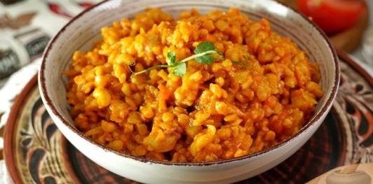 Фото приготовления рецепта: Тархоня с помидорами и сладким перцем - шаг №13