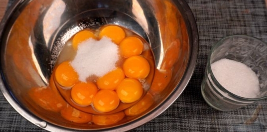 Фото приготовления рецепта: Торт "Кремеш" - шаг №7