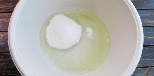 Фото приготовления рецепта: Торт "Сметанник" на сгущённом молоке - шаг №2