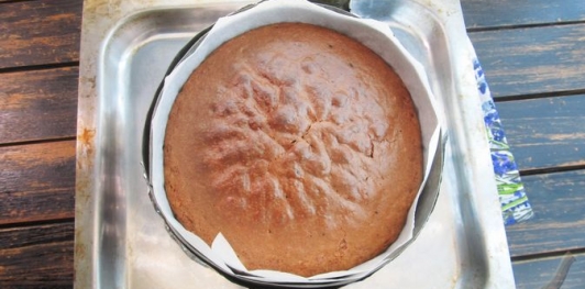 Фото приготовления рецепта: Торт "Сметанник" на сгущённом молоке - шаг №14