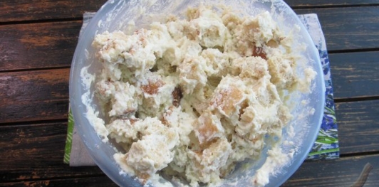 Фото приготовления рецепта: Торт "Сметанник" на сгущённом молоке - шаг №28