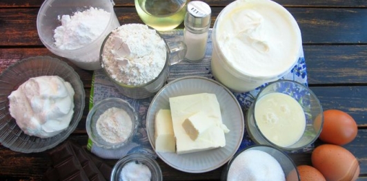 Фото приготовления рецепта: Торт "Сметанник" на сгущённом молоке - шаг №1