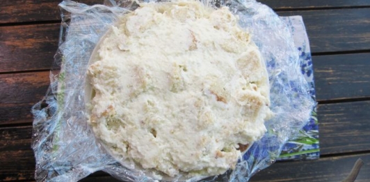 Фото приготовления рецепта: Торт "Сметанник" на сгущённом молоке - шаг №30