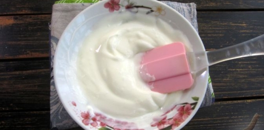 Фото приготовления рецепта: Торт "Сметанник" на сгущённом молоке - шаг №7