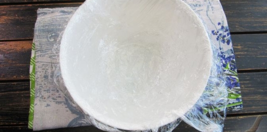 Фото приготовления рецепта: Торт "Сметанник" на сгущённом молоке - шаг №25