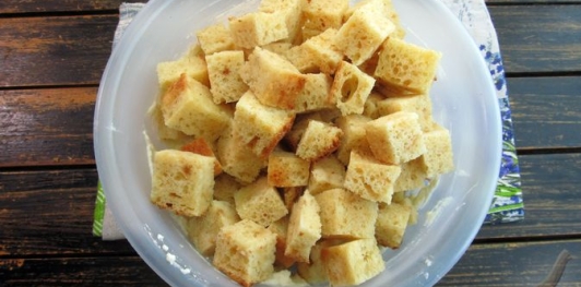 Фото приготовления рецепта: Торт "Сметанник" на сгущённом молоке - шаг №27