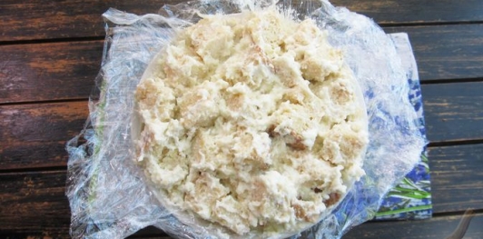 Фото приготовления рецепта: Торт "Сметанник" на сгущённом молоке - шаг №29