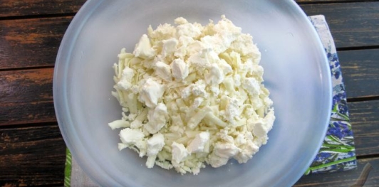 Фото приготовления рецепта: Творожные хачапури с фетой и сулугуни - шаг №9