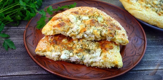 Фото приготовления рецепта: Творожные хачапури с фетой и сулугуни - шаг №17