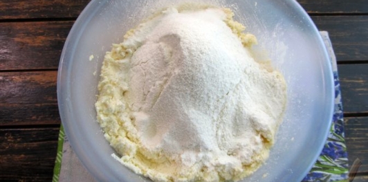 Фото приготовления рецепта: Творожные хачапури с фетой и сулугуни - шаг №5