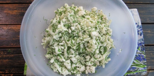 Фото приготовления рецепта: Творожные хачапури с фетой и сулугуни - шаг №12