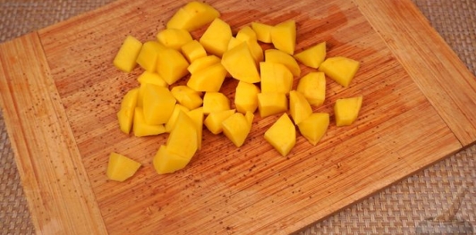 Фото приготовления рецепта: Венгерский суп с макаронами "Леббенч левеш" - шаг №13