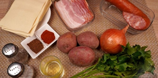 Фото приготовления рецепта: Венгерский суп с макаронами "Леббенч левеш" - шаг №1