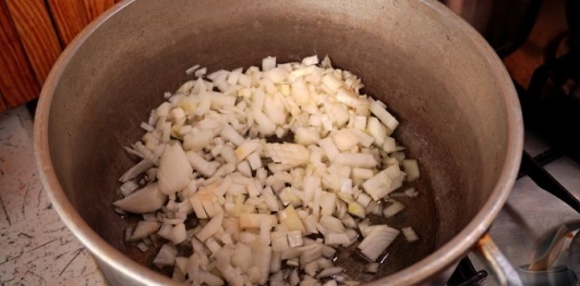 Фото приготовления рецепта: Вешенки в томатном соусе - шаг №3