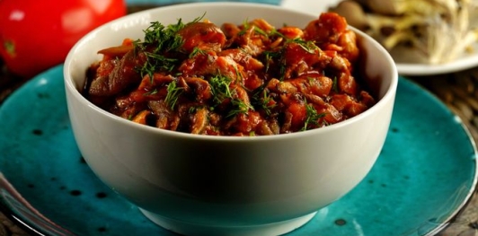 Фото приготовления рецепта: Вешенки в томатном соусе - шаг №18