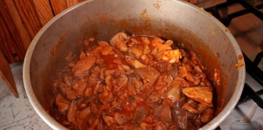 Фото приготовления рецепта: Вешенки в томатном соусе - шаг №10