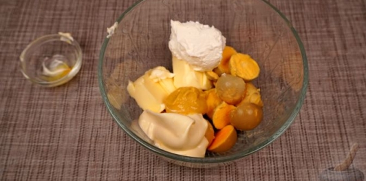 Фото приготовления рецепта: Заливные фаршированные яйца - шаг №8