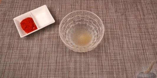 Фото приготовления рецепта: Заливные фаршированные яйца - шаг №3