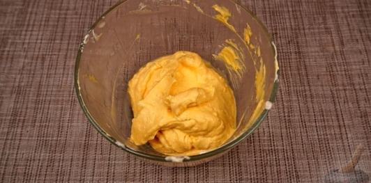 Фото приготовления рецепта: Заливные фаршированные яйца - шаг №10