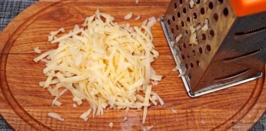 Фото приготовления рецепта: Запеканка из макарон с курицей, перцем, цукини и оливками - шаг №13