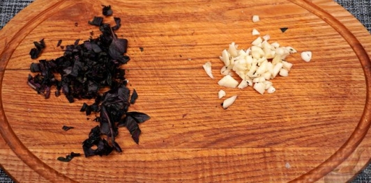 Фото приготовления рецепта: Запеканка из макарон с курицей, перцем, цукини и оливками - шаг №7